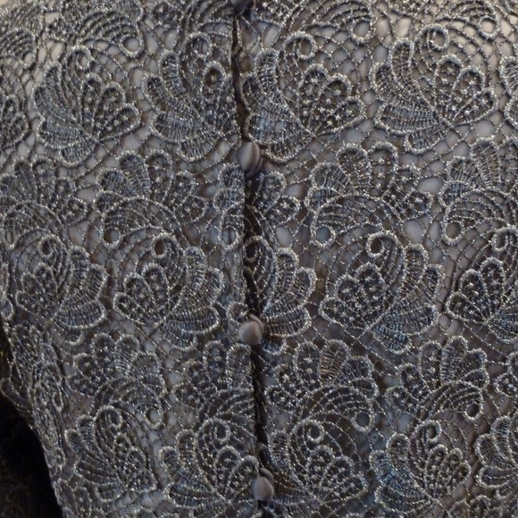 Elegant Top Gray Guipure Lace EUC - Picture 3 of 7